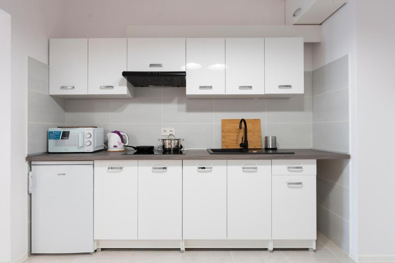 Luxury In City -3- Studio Bright & Secure Free Parking 우치 외부 사진