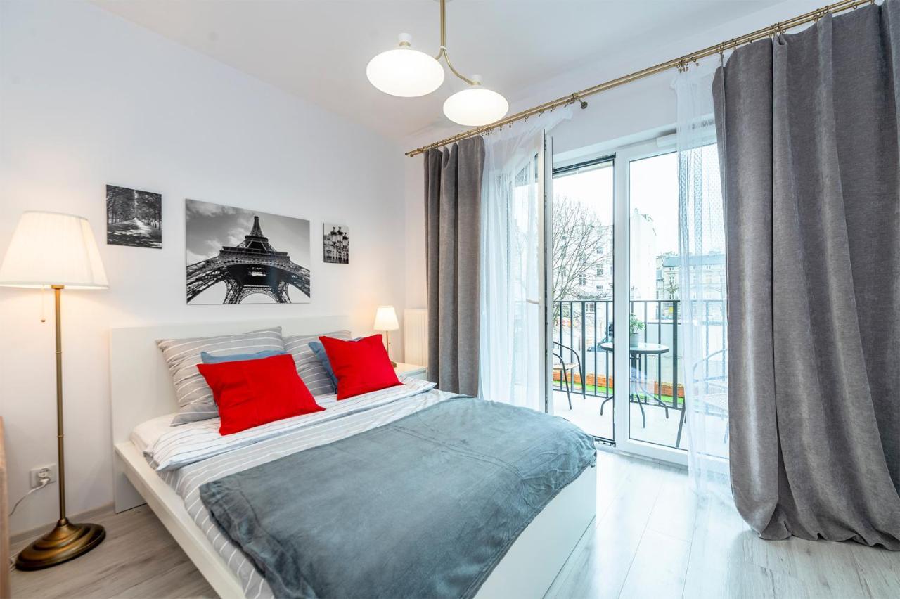 Luxury In City -3- Studio Bright & Secure Free Parking 우치 외부 사진