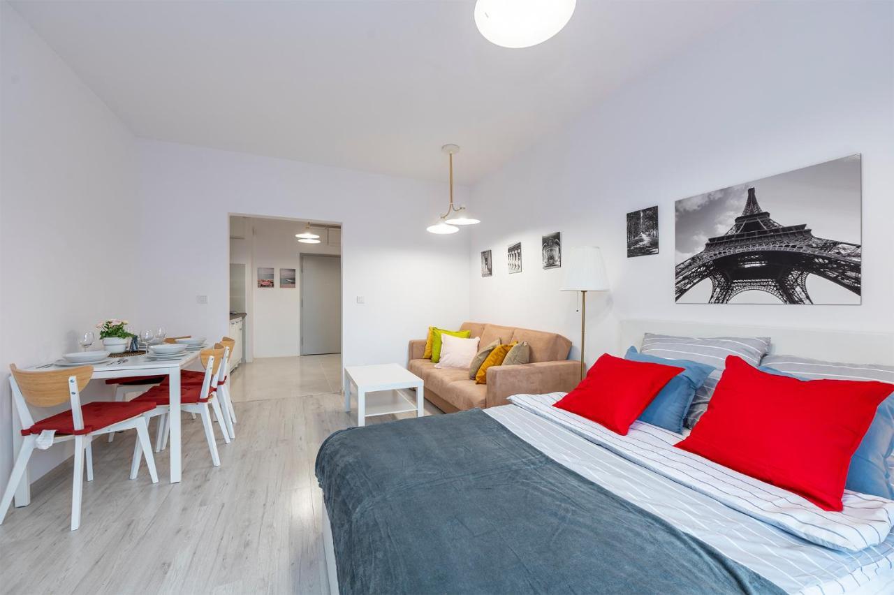Luxury In City -3- Studio Bright & Secure Free Parking 우치 외부 사진